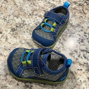 Size 4 toddler see Kai run new